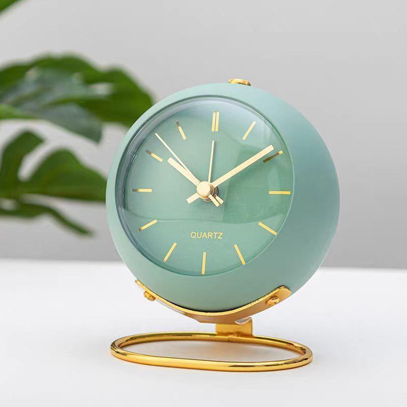 Desktop Metal Alarm Clock, Simple and Creative Clock, Silent Night Light, Electronic Table Clock Ornament зелений
Desktop Metal Alarm Clock, Simple and Creative Clock, Silent Night Light, Electronic Table Clock Ornament зелений