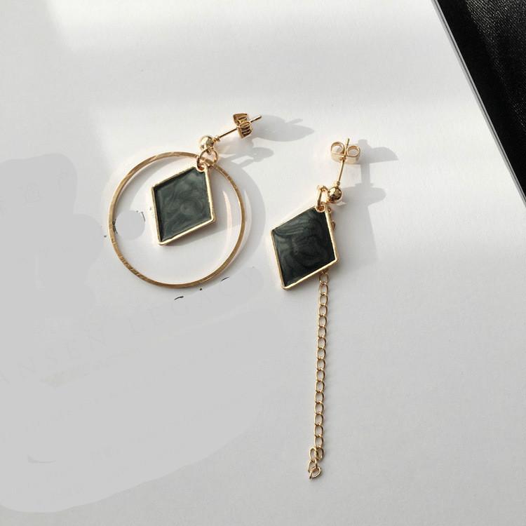 Punk 2020 New Fashion Stud Earrings White/black Bride Cute Simple Geometric Irregular Circle Hollowed Women s Earrings чорний
Punk 2020 New Fashion Stud Earrings White/black Bride Cute Simple Geometric Irregular Circle Hollowed Women s Earrings чорний