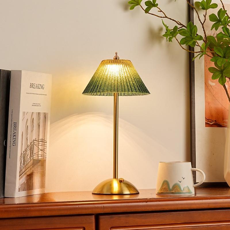Retro Blue-Green Fan Shaped Desk Lamp Bedroom Bedside Night Light Ambience Lamp Iron Art Rechargeable Touch-Sensitive Table Lamp зелений
Retro Blue-Green Fan Shaped Desk Lamp Bedroom Bedside Night Light Ambience Lamp Iron Art Rechargeable Touch-Sensitive Table Lamp зелений