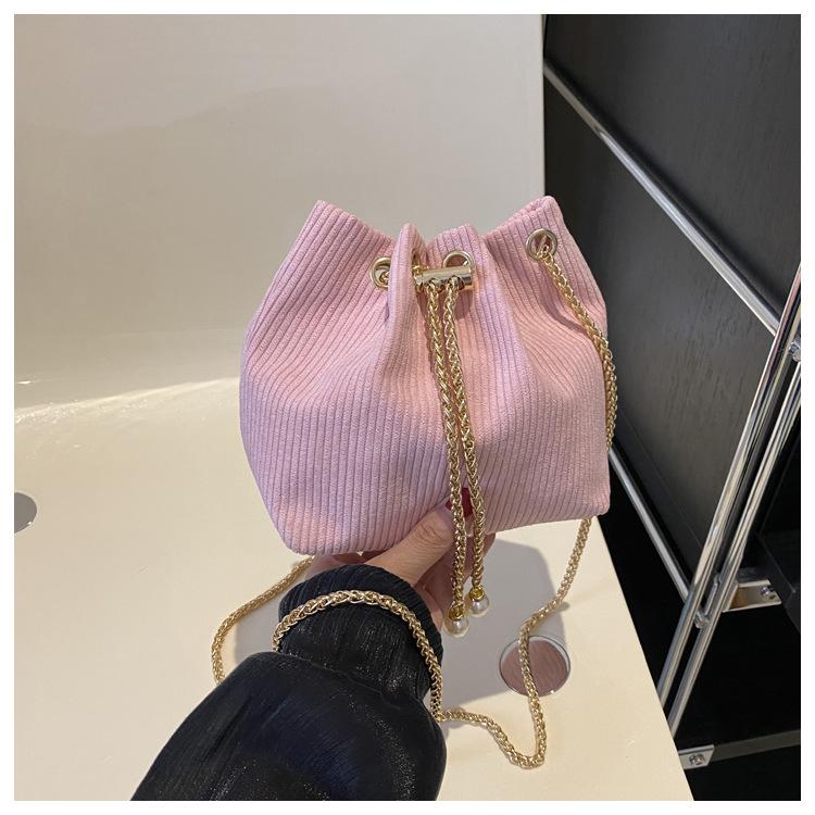 Модная сумка-ведро на пояс 2025, новая, из вельвета конфетного цвета, Хью, большой вместимости, с декоративной цепочкой, через плечо, на ремне розовый
Модная сумка-ведро на пояс 2025, новая, из вельвета конфетного цвета, Хью, большой вместимости, с декоративной цепочкой, через плечо, на ремне розовый