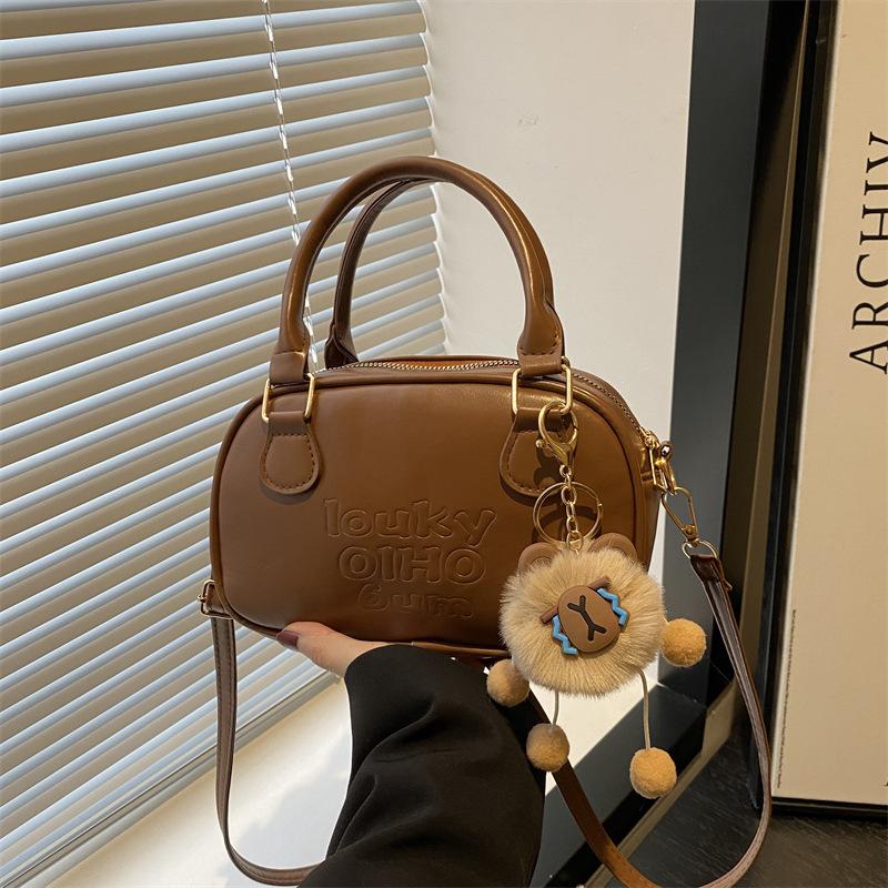 Korean niche handbag women s 2025 autumn and winter new retro small square bag fashion casual shoulder messenger bag
Korean niche handbag women s 2025 autumn and winter new retro small square bag fashion casual shoulder messenger bag