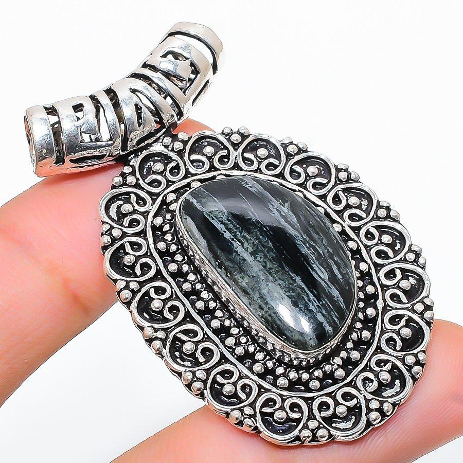 Black Seraphinite Gemstone 925 Sterling Silver Jewelry Pendant 2.09 GK-1423
Black Seraphinite Gemstone 925 Sterling Silver Jewelry Pendant 2.09 GK-1423