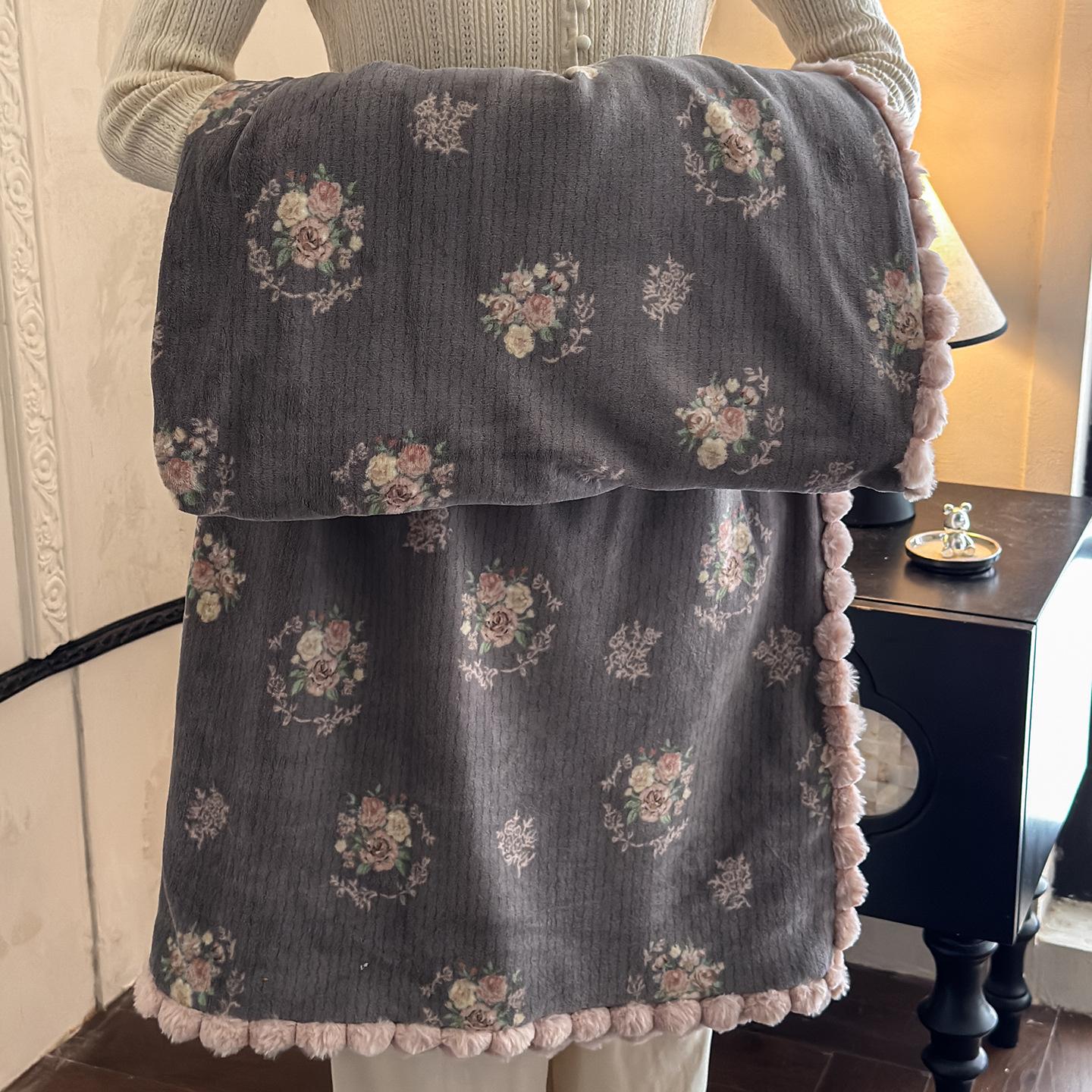 New hairball French retro style milk fleece double-layer blanket household four seasons shawl blanket 120x150cm 1pcs
New hairball French retro style milk fleece double-layer blanket household four seasons shawl blanket 120x150cm 1pcs