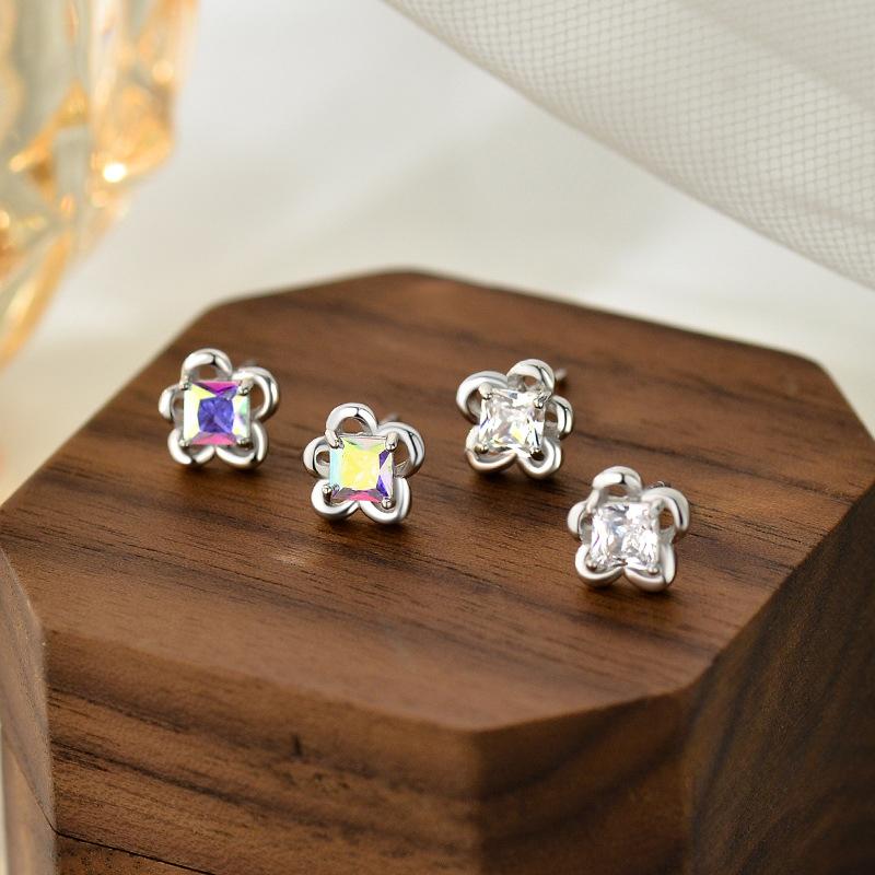 Flower Earrings Super Flash Earrings for Women with Light Luxury High-end Feel Small Exquisite Simple Niche Design
Flower Earrings Super Flash Earrings for Women with Light Luxury High-end Feel Small Exquisite Simple Niche Design