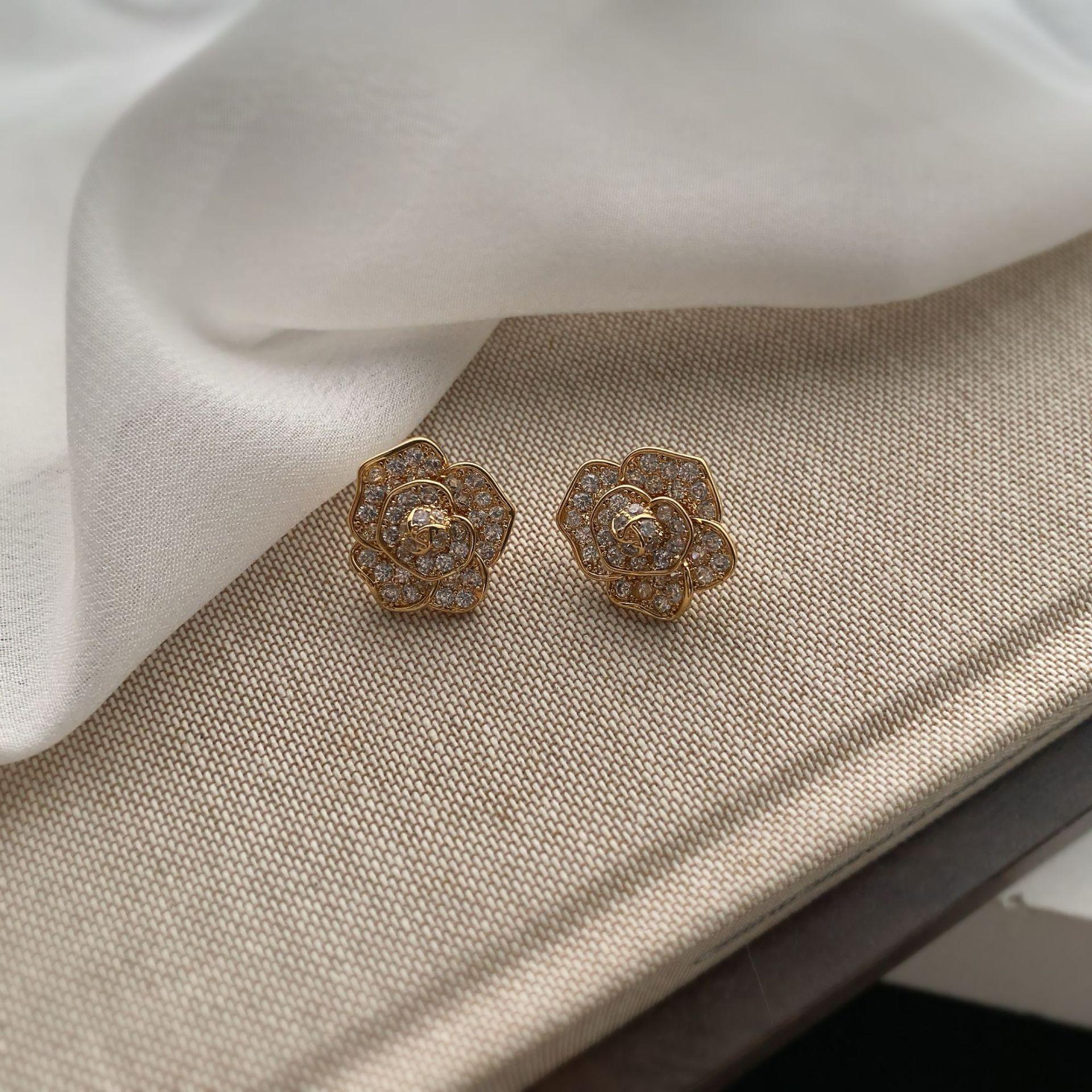 Advanced Sense Super Flash Light Luxury Design Temperament Fashion Silver Needle Earrings Sweet Camellia Exquisite Earrings
Advanced Sense Super Flash Light Luxury Design Temperament Fashion Silver Needle Earrings Sweet Camellia Exquisite Earrings