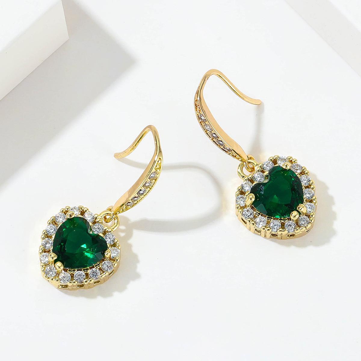 Блискучі овальні сережки з цирконами SODROV
Блискучі овальні сережки з цирконами SODROV