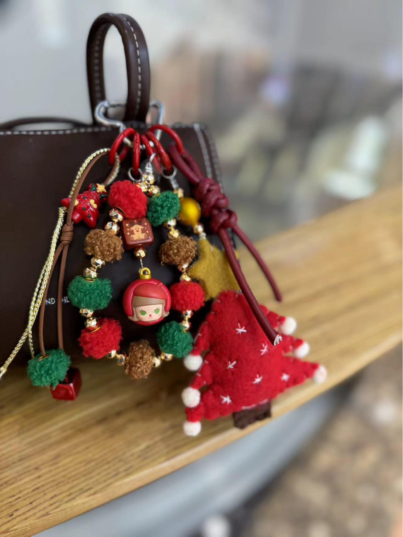 Плюшевий брелок для сумки серії Miu: Милий ляльковий кулон та високоцінний брелок-аксесуар
Плюшевий брелок для сумки серії Miu: Милий ляльковий кулон та високоцінний брелок-аксесуар