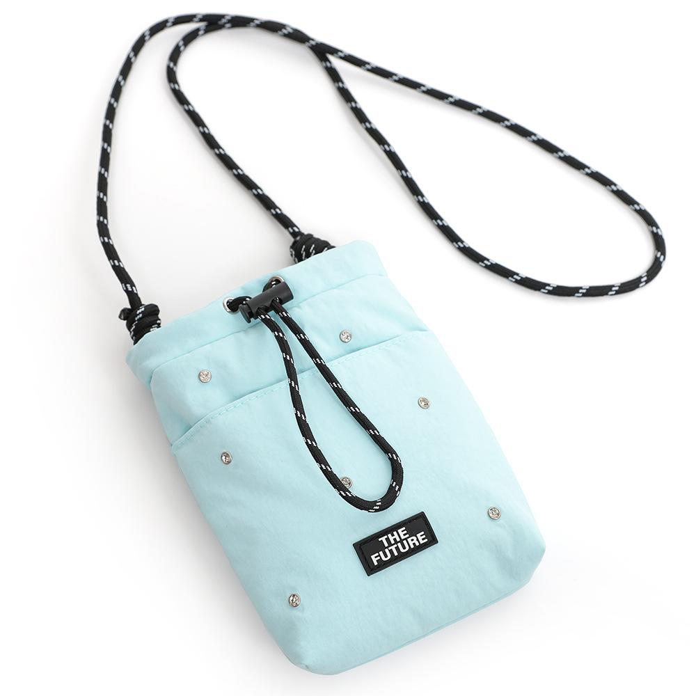 Нишевый дизайн Набор вертикальных сумок для мобильного телефона Женская модная брендовая мини-сумка Diamond из нейлоновой ткани Сумка через плечо синий
Нишевый дизайн Набор вертикальных сумок для мобильного телефона Женская модная брендовая мини-сумка Diamond из нейлоновой ткани Сумка через плечо синий