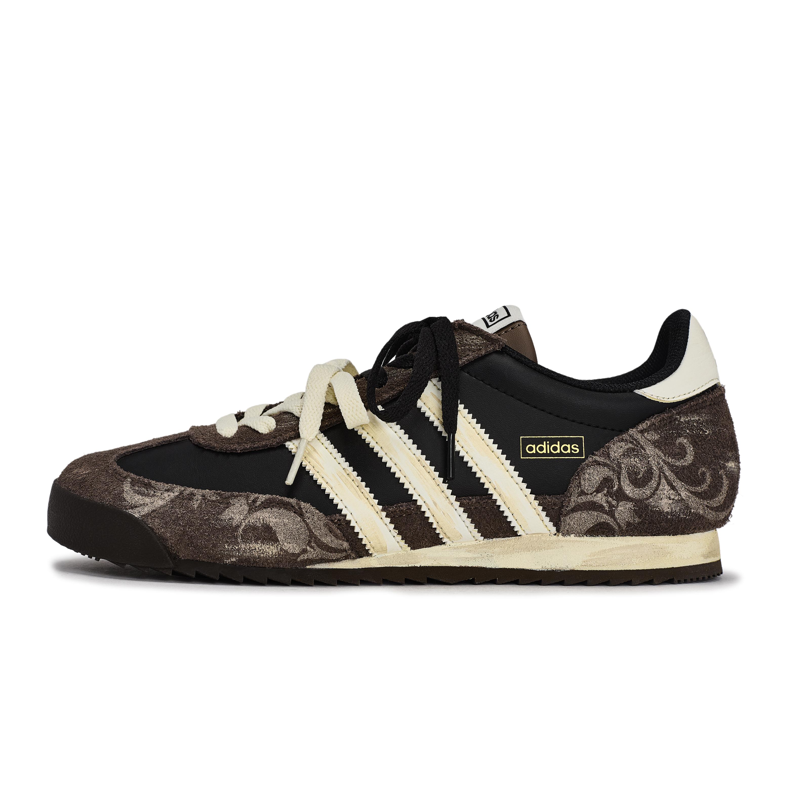 Adidas Originals R71 Walking Planet, Ancient Color Pattern Low top Casual Shoes Unisex Black Beige Brown KI8871(Team1492-) 39⅓
Adidas Originals R71 Walking Planet, Ancient Color Pattern Low top Casual Shoes Unisex Black Beige Brown KI8871(Team1492-) 39⅓