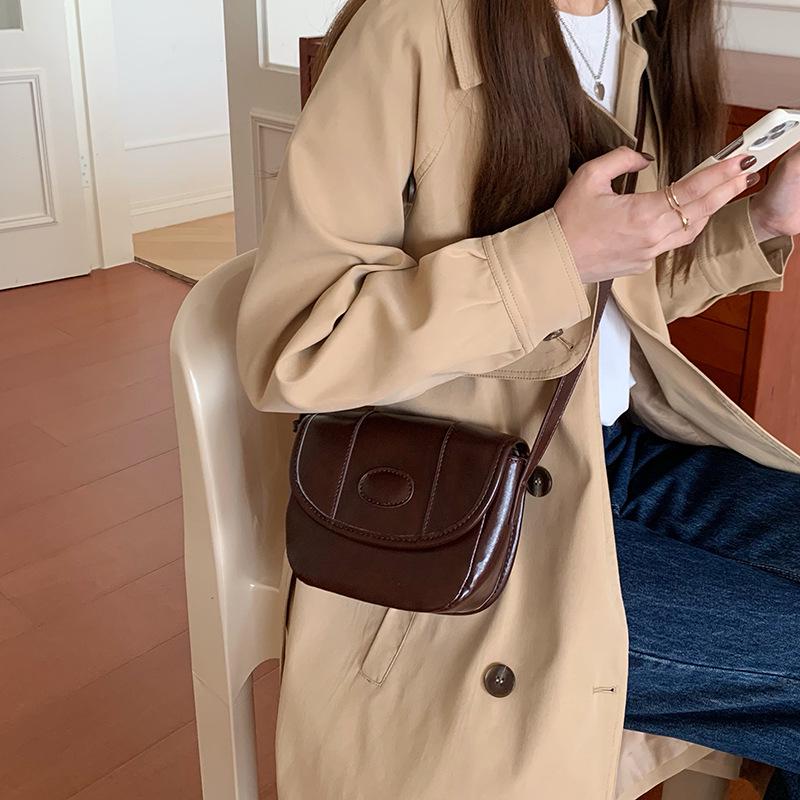 Korean Retro Oil Wax Leather Saddle Bag 2025 - Versatile Crossbody Shoulder Bag for Women чорний
Korean Retro Oil Wax Leather Saddle Bag 2025 - Versatile Crossbody Shoulder Bag for Women чорний