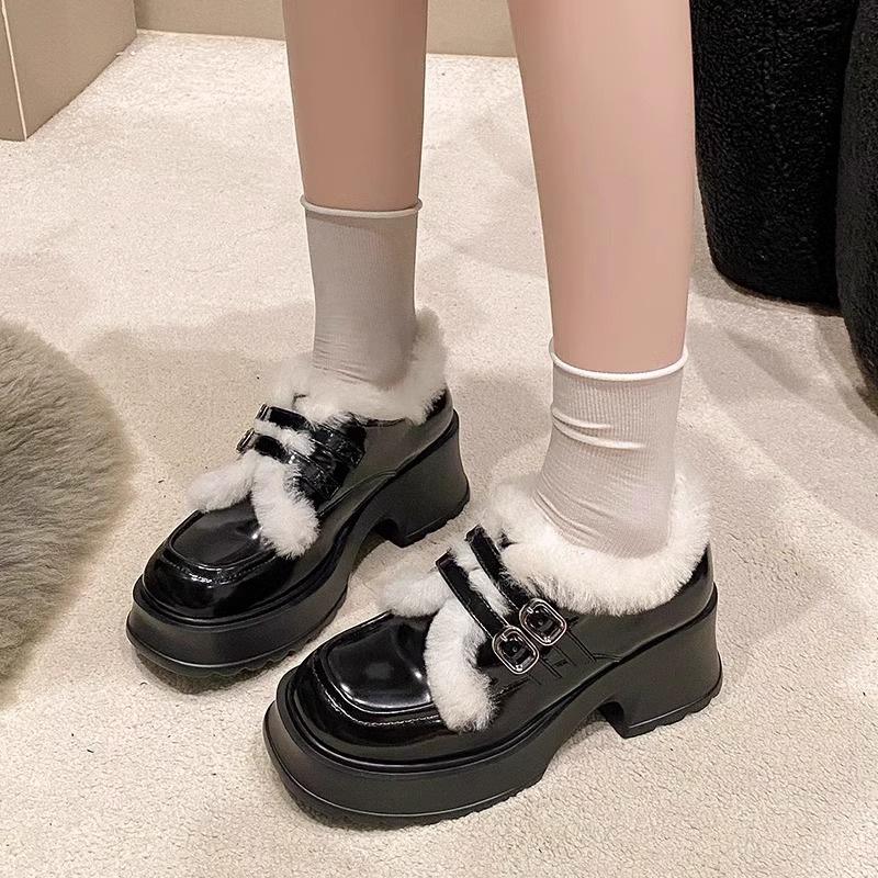 Британский стиль платформа бархатные сноубутсы 2025 новые красивые бархатные универсальные и удобные французские ретро женские хлопковые туфли 40 чёрный
Британский стиль платформа бархатные сноубутсы 2025 новые красивые бархатные универсальные и удобные французские ретро женские хлопковые туфли 40 чёрный