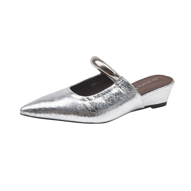 Women s Pointed Toe Metal French Chunky Heel Commuter Sandal Slippers Summer Baotou Slope Heel Half Slippers 40
Women s Pointed Toe Metal French Chunky Heel Commuter Sandal Slippers Summer Baotou Slope Heel Half Slippers 40
