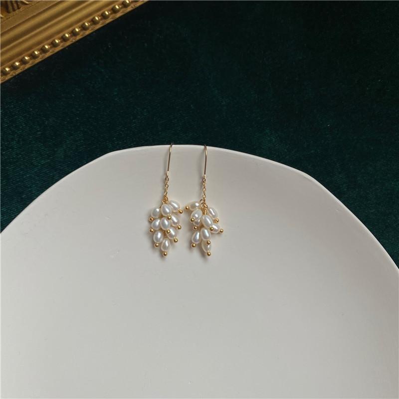 Модные серьги-клипсы с имитацией жемчуга, гроздья винограда, свисающие, роскошные, без прокола, для женской свадебной вечеринки, клипсы для ушей
Модные серьги-клипсы с имитацией жемчуга, гроздья винограда, свисающие, роскошные, без прокола, для женской свадебной вечеринки, клипсы для ушей