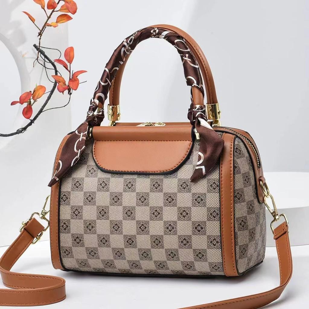 Стильна та універсальна сумка для поїздок на роботу, модна ручна сумка-бостон великої місткості хакі
Стильна та універсальна сумка для поїздок на роботу, модна ручна сумка-бостон великої місткості хакі