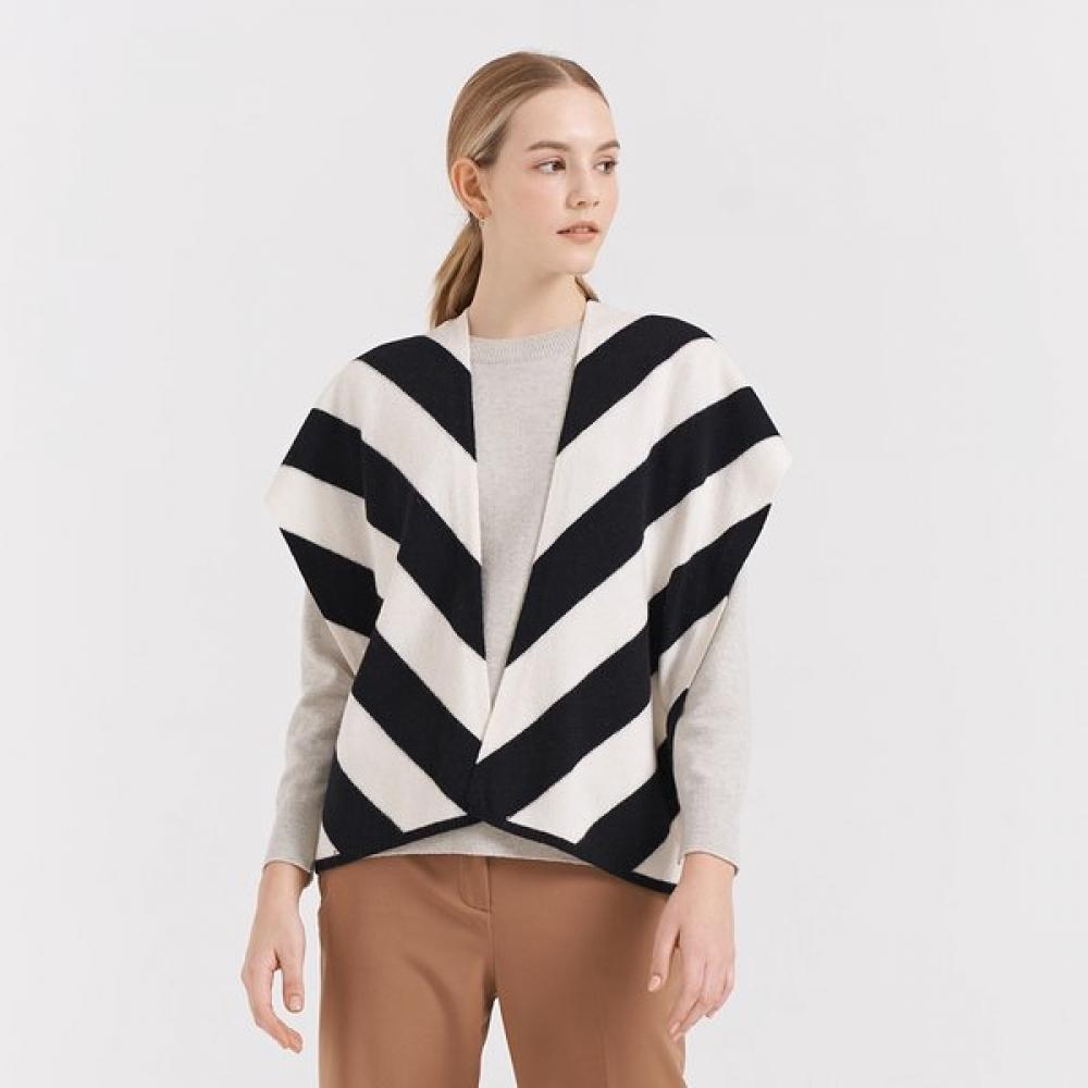 Dal Cashmere Shawl Cape Black White Single option
Dal Cashmere Shawl Cape Black White Single option
