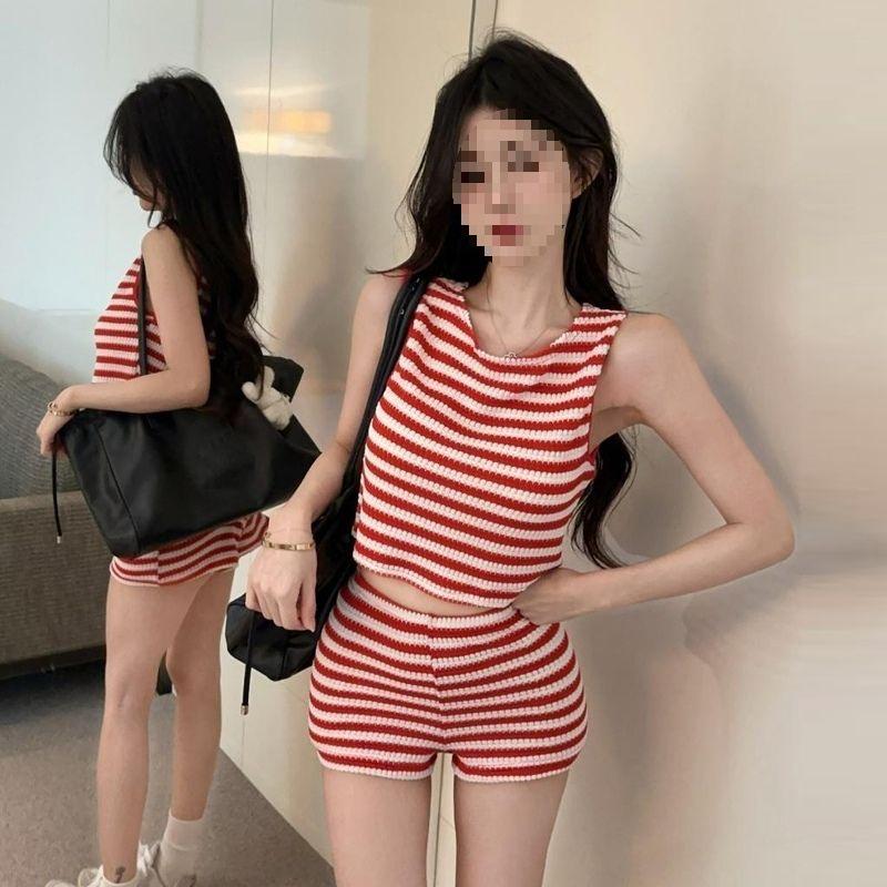 Sleek Color-Blocked Striped Off-Shoulder Tank & Straight-Leg Shorts Set Extra Large
Sleek Color-Blocked Striped Off-Shoulder Tank & Straight-Leg Shorts Set Extra Large