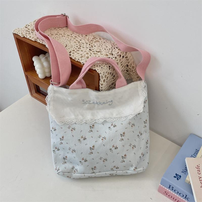 Spring and summer pastoral splicing floral hand-held canvas bag shoulder messenger bag large-capacity commuter hand carry
Spring and summer pastoral splicing floral hand-held canvas bag shoulder messenger bag large-capacity commuter hand carry