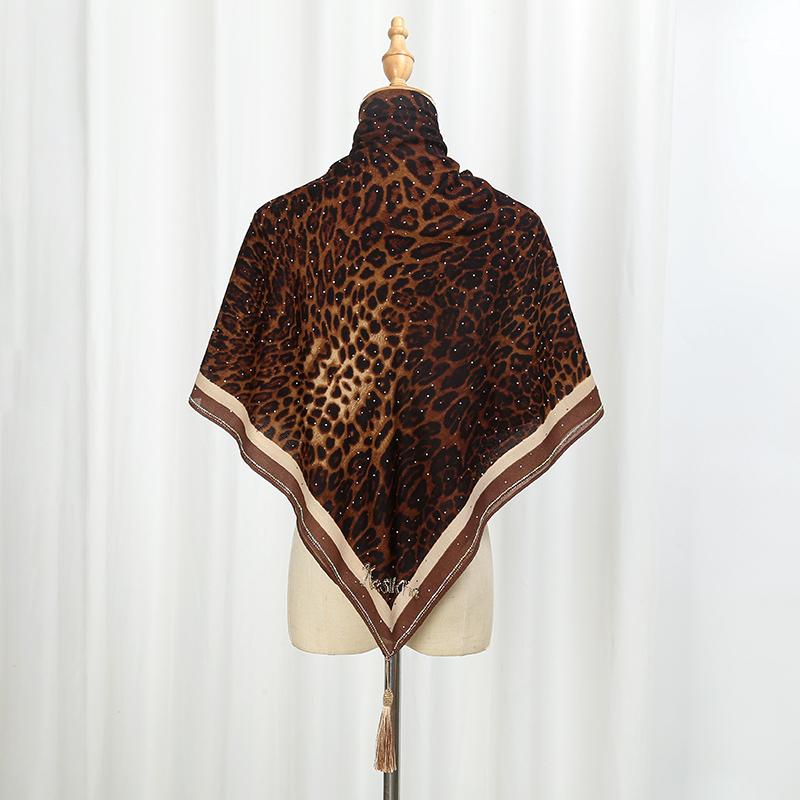 Rhinestone Leopard Print Square Scarf Tassels Satin Shawls Muslim Woman Hijabs Shawls Lady Hair Scarf Islamic Turban 100*100Cm
Rhinestone Leopard Print Square Scarf Tassels Satin Shawls Muslim Woman Hijabs Shawls Lady Hair Scarf Islamic Turban 100*100Cm