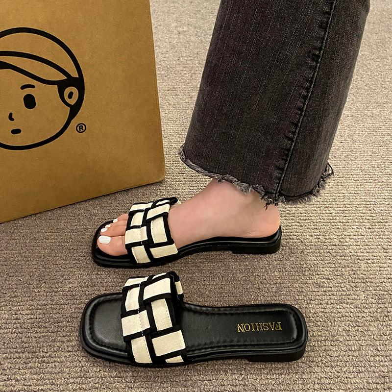 Premium flat-bottomed cool slippers for women s summer wear Xiaoxiangfeng 2025 new go-out beach shoes 35 чорний
Premium flat-bottomed cool slippers for women s summer wear Xiaoxiangfeng 2025 new go-out beach shoes 35 чорний
