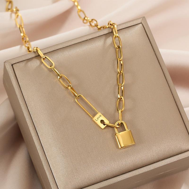 316L Stainless Steel Letter Love Lock Pendant Thick Chain Necklace Female Fashion Retro Exaggerated Punk Style Party
316L Stainless Steel Letter Love Lock Pendant Thick Chain Necklace Female Fashion Retro Exaggerated Punk Style Party