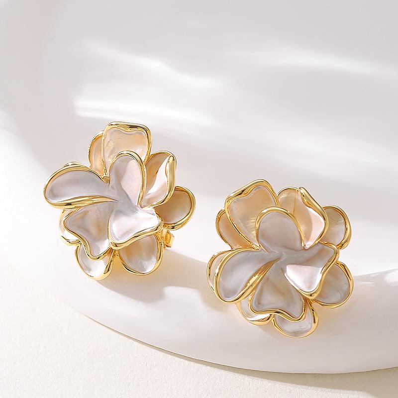 French super fairy sweet exaggerated vacation style paint three-dimensional camellia stud earrings high-end fashion OL earrings белый
French super fairy sweet exaggerated vacation style paint three-dimensional camellia stud earrings high-end fashion OL earrings белый