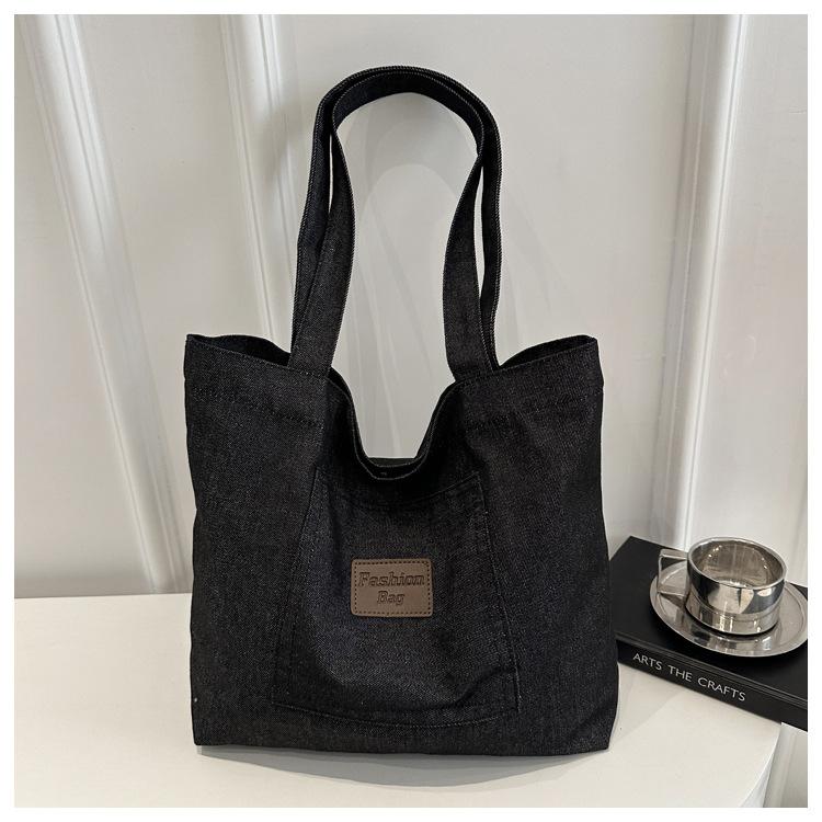 2025 new shoulder bag tote bag casual large-capacity women s bag class fashionable solid color simple student class bag
2025 new shoulder bag tote bag casual large-capacity women s bag class fashionable solid color simple student class bag
