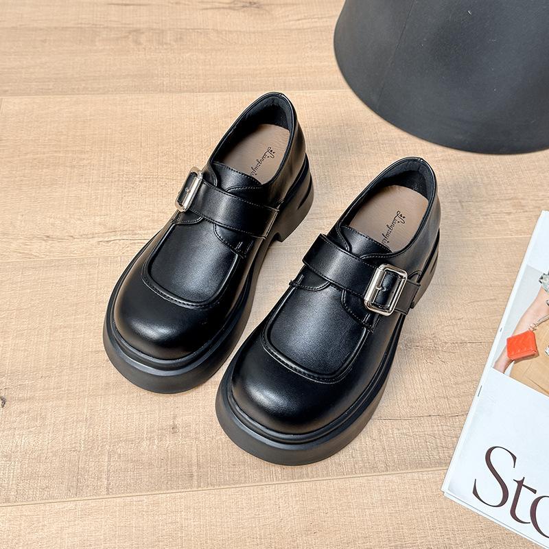 Big head female thick heel muffin thick sole belt buckle round head black derby J uniform small leather shoes 39 чёрный
Big head female thick heel muffin thick sole belt buckle round head black derby J uniform small leather shoes 39 чёрный