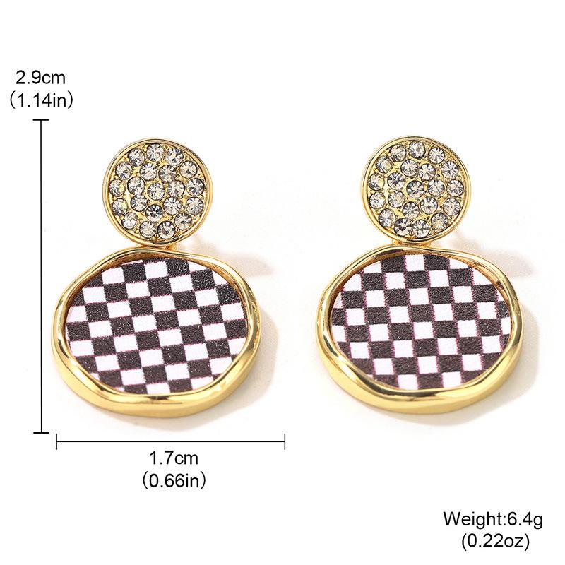 New checkerboard earrings women s retro temperament black and white checkerboard stud earrings ins niche personality geometric earrings 925 silver
New checkerboard earrings women s retro temperament black and white checkerboard stud earrings ins niche personality geometric earrings 925 silver