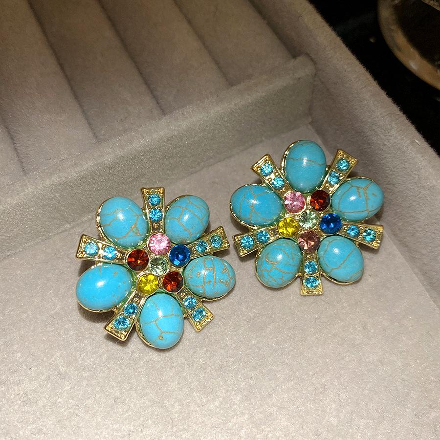 Silver needle diamond stone flower earrings medieval vintage retro temperament earrings light luxury high-end earrings women
Silver needle diamond stone flower earrings medieval vintage retro temperament earrings light luxury high-end earrings women