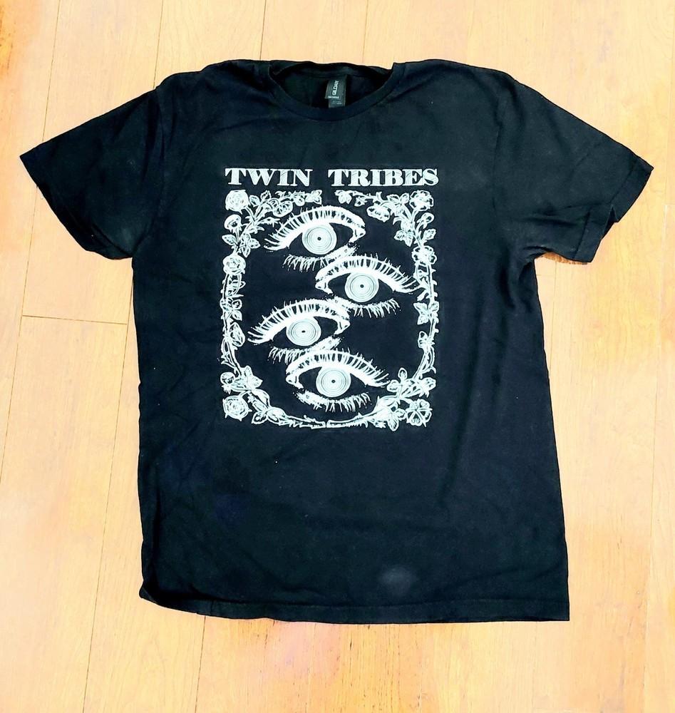 Редкий! Хлопковая футболка унисекс группы Twin Tribes Концертная от S до 5XL LO014 Футболка унисекс S
Редкий! Хлопковая футболка унисекс группы Twin Tribes Концертная от S до 5XL LO014 Футболка унисекс S