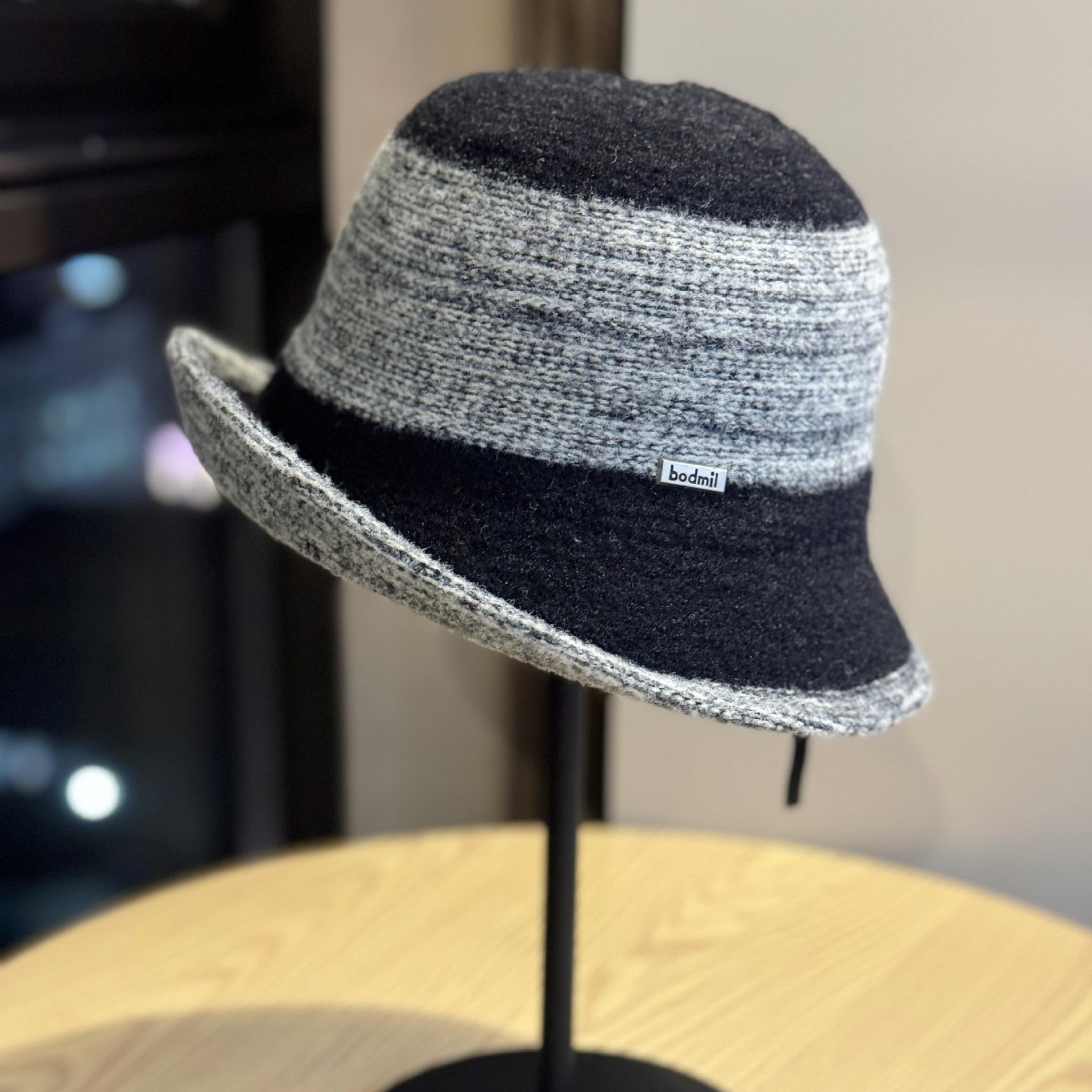 New women s autumn and winter color-blocked warm wool fisherman hat, elegant and versatile rolled-brim bucket hat with a high-end feel Adult54-60Adjustable чёрный
New women s autumn and winter color-blocked warm wool fisherman hat, elegant and versatile rolled-brim bucket hat with a high-end feel Adult54-60Adjustable чёрный