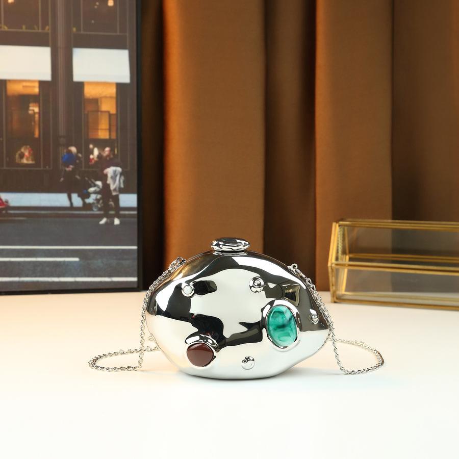 New High-end Luxury Women s Bag Fashion Irregular Design Party Banquet Crossbody Bags Personalized Socialite Iron Box Handbag
New High-end Luxury Women s Bag Fashion Irregular Design Party Banquet Crossbody Bags Personalized Socialite Iron Box Handbag