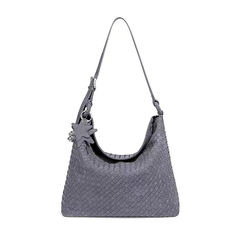 Hand-Knitted Suede Velvet Tote Bag: Women s Versatile Large-Capacity Shoulder & Crossbody Bag for Autumn/Winter сірий колір
Hand-Knitted Suede Velvet Tote Bag: Women s Versatile Large-Capacity Shoulder & Crossbody Bag for Autumn/Winter сірий колір