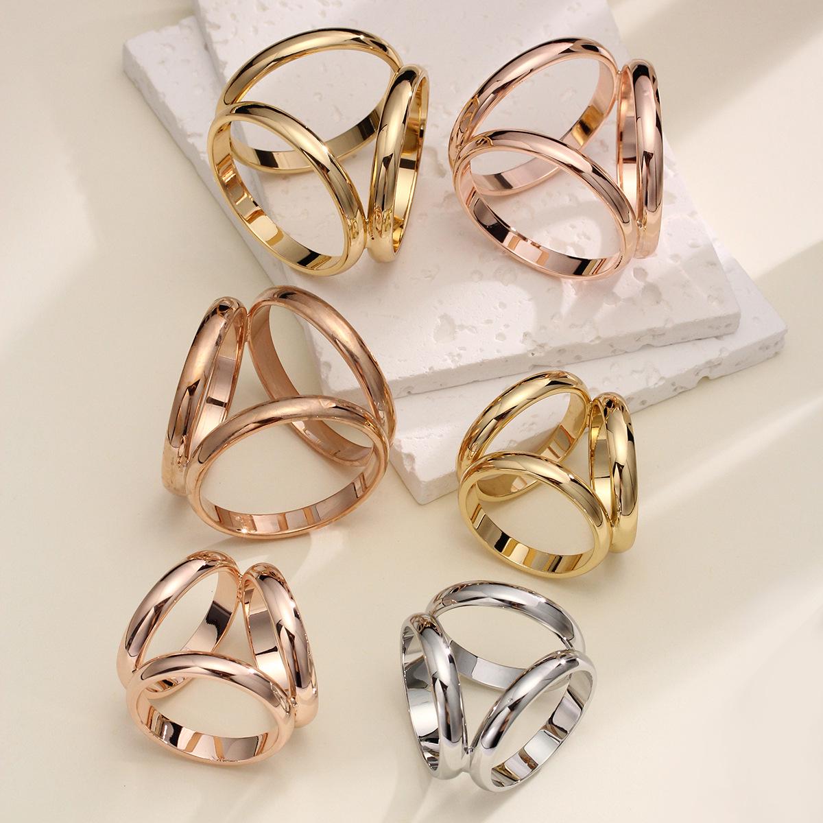 Elegant Three-Ring Scarf Buckle - Versatile and Stylish for Autumn/Winter Scarves Medium Silver
Elegant Three-Ring Scarf Buckle - Versatile and Stylish for Autumn/Winter Scarves Medium Silver