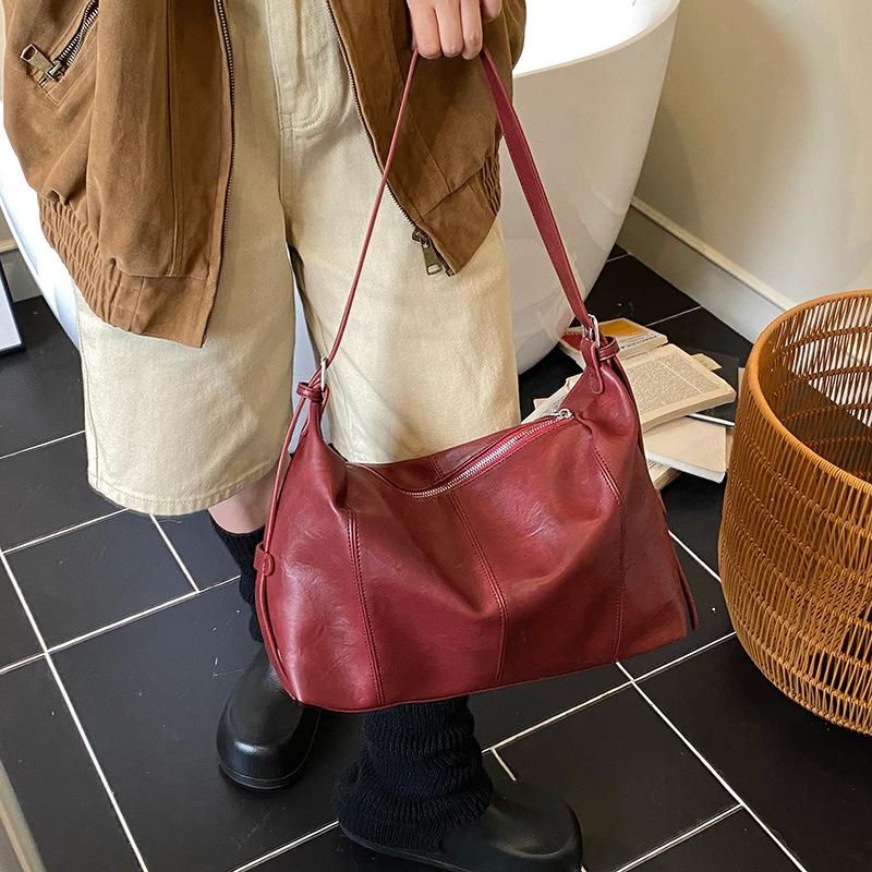 New Retro Soft Leather Crossbody Bag for Women Large Capacity Fashi Shoulder Bag Comfortable and Versatile Texture Stroage Bag
New Retro Soft Leather Crossbody Bag for Women Large Capacity Fashi Shoulder Bag Comfortable and Versatile Texture Stroage Bag