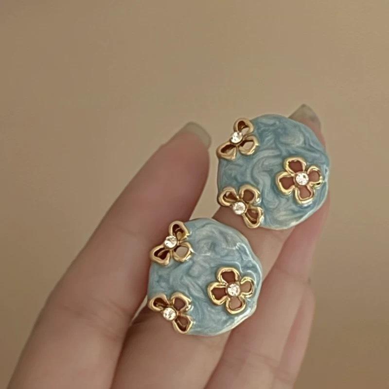 Retro high-end haze blue French drip flower stud earrings women s niche temperament earrings light luxury sweet earrings светло-синий
Retro high-end haze blue French drip flower stud earrings women s niche temperament earrings light luxury sweet earrings светло-синий