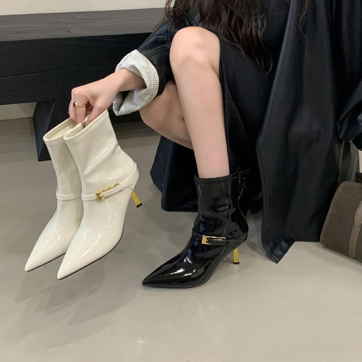 2025 autumn new side zipper patent leather thin high heel low tube thin Martin fashion women s short boots 39 белый
2025 autumn new side zipper patent leather thin high heel low tube thin Martin fashion women s short boots 39 белый