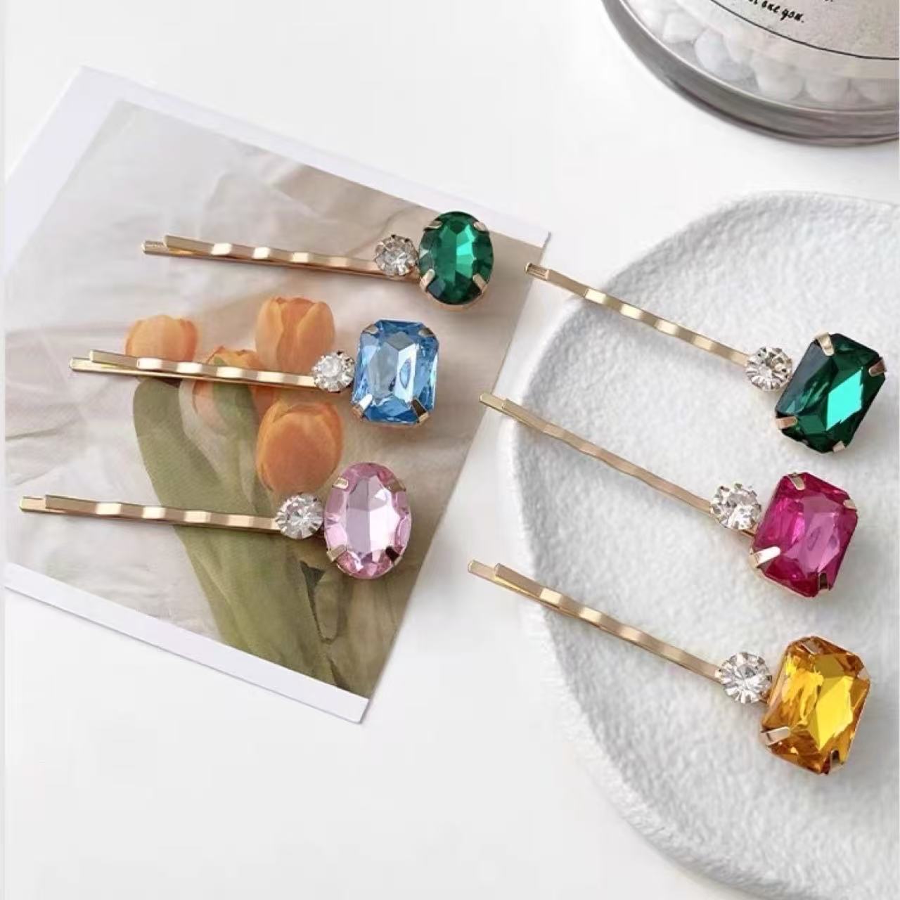 Colorful Crystal Flat Hair Clips Set Versatile Sweet Dopamine Side Bangs Grips for Women Daily Wear Trendy Hair Accessory
Colorful Crystal Flat Hair Clips Set Versatile Sweet Dopamine Side Bangs Grips for Women Daily Wear Trendy Hair Accessory