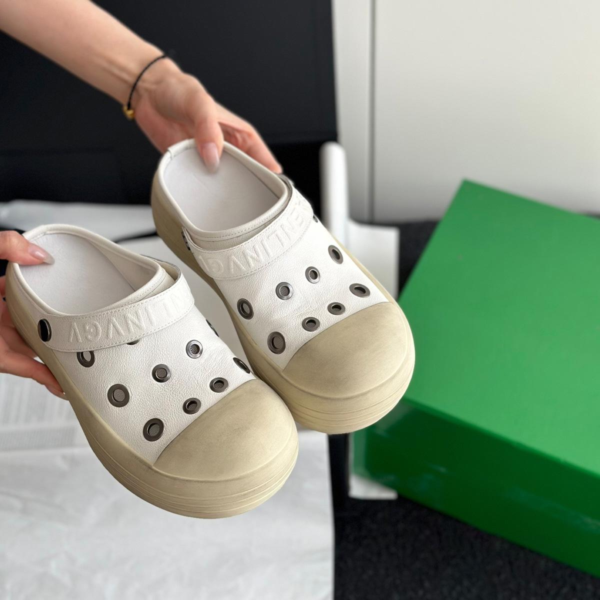 Thick-soled heightening hole slippers for women s outer wear 2025 new models, comfortable and lightweight, two beach slippers for one pedal 35 белый
Thick-soled heightening hole slippers for women s outer wear 2025 new models, comfortable and lightweight, two beach slippers for one pedal 35 белый