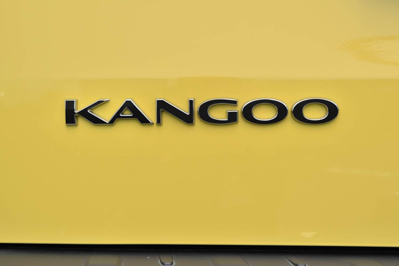 core OBJ Rear Gate Logo Emblem Decal for Renault Kangoo (KF) Matte Black (CO-RLD-R01MB)
core OBJ Rear Gate Logo Emblem Decal for Renault Kangoo (KF) Matte Black (CO-RLD-R01MB)