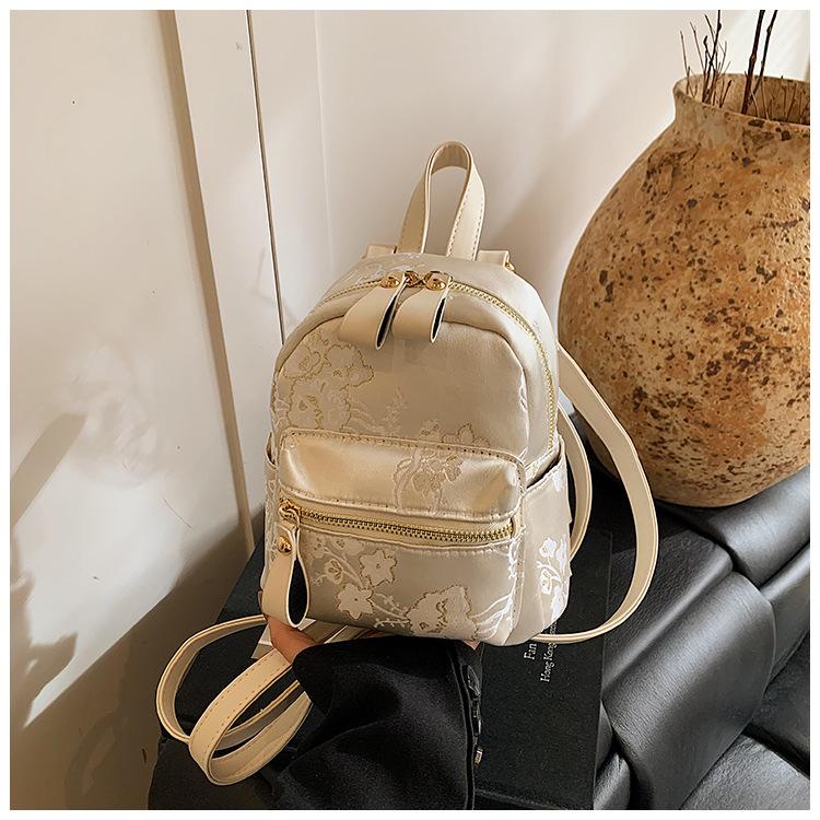 Embroidered backpack women s fashion niche design new schoolbag lightweight texture travel backpack
Embroidered backpack women s fashion niche design new schoolbag lightweight texture travel backpack
