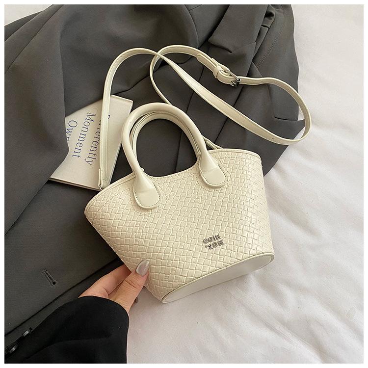 Niche design shoulder women s bag 2025 spring and summer contrasting color messenger bag urban simple portable premium bucket bag
Niche design shoulder women s bag 2025 spring and summer contrasting color messenger bag urban simple portable premium bucket bag