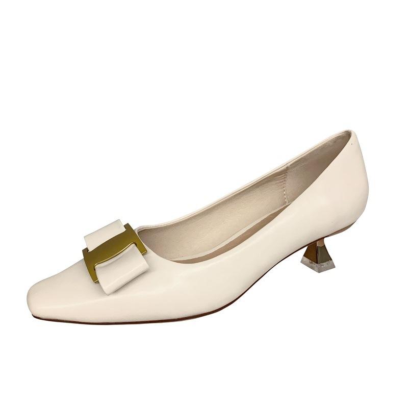 Spring and summer 2025 new square head high heels retro belt buckle single shoes wine glass and light mouth British style women s shoes 39
Spring and summer 2025 new square head high heels retro belt buckle single shoes wine glass and light mouth British style women s shoes 39
