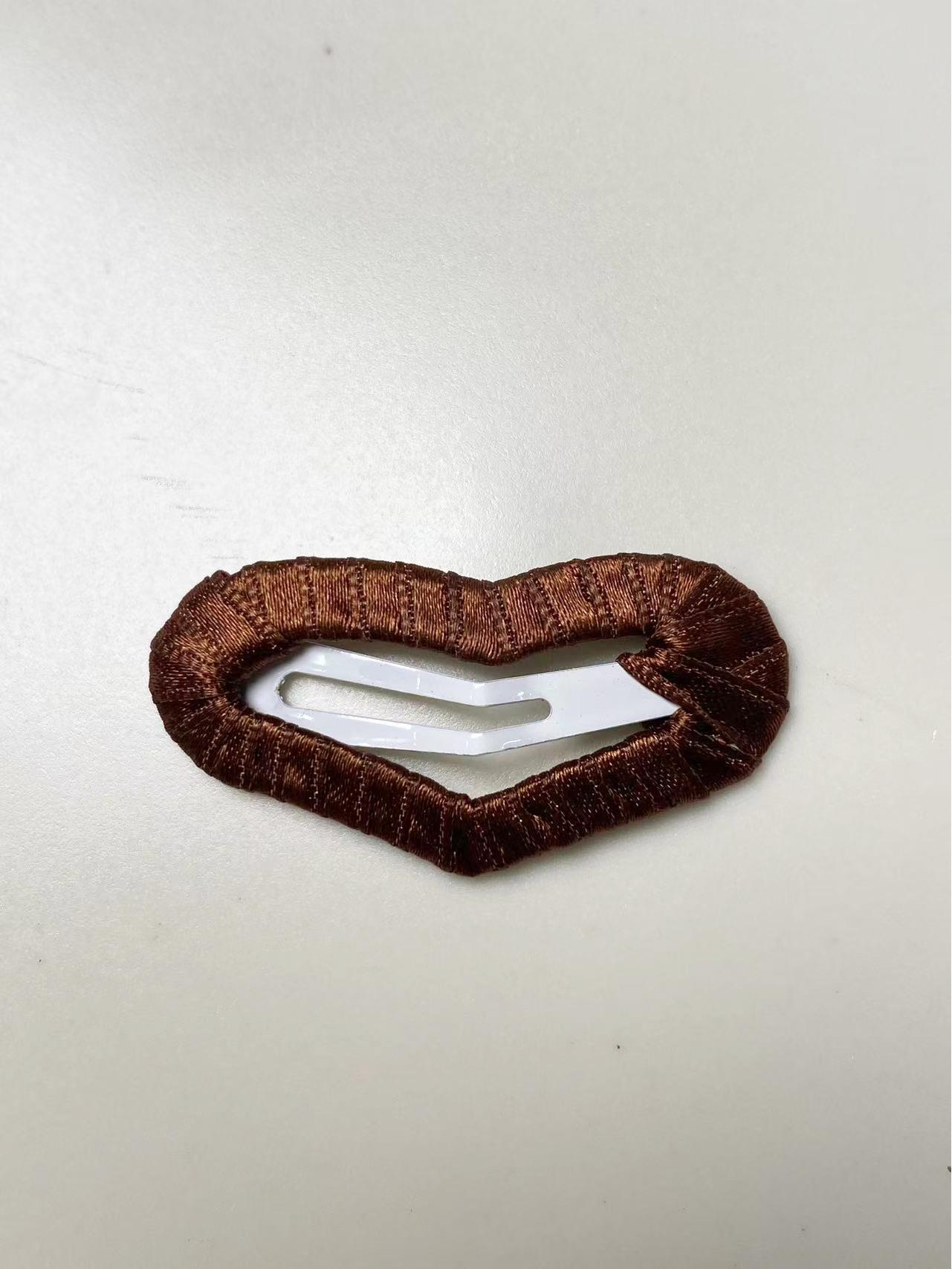 Новые креативные разноцветные заколки для волос в виде миндального сердца и питомца бишона – модные, простые и милые маленькие однотонные заколки 3CM
Новые креативные разноцветные заколки для волос в виде миндального сердца и питомца бишона – модные, простые и милые маленькие однотонные заколки 3CM