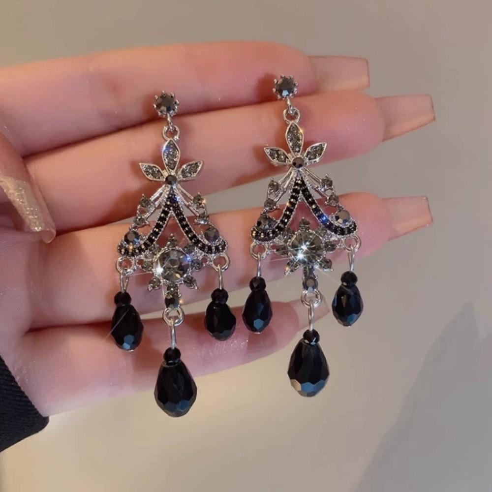 New Geometry Hollow Zircon Water Drop Flower Women s Earrings Temperament Elegant Retro Exaggerated Jewelry Gift Wholesale чорний
New Geometry Hollow Zircon Water Drop Flower Women s Earrings Temperament Elegant Retro Exaggerated Jewelry Gift Wholesale чорний