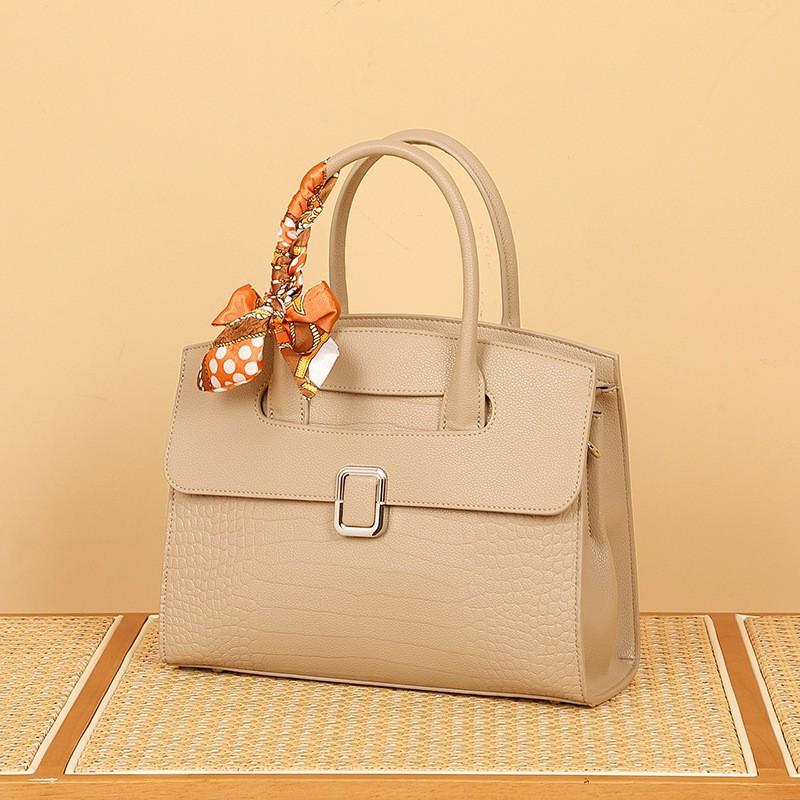 2025 Light Luxury Alligator Pattern Handbag Women Large Capacity Fashionable Atmosphere Commuting Mother Bag Single Shoulder
2025 Light Luxury Alligator Pattern Handbag Women Large Capacity Fashionable Atmosphere Commuting Mother Bag Single Shoulder