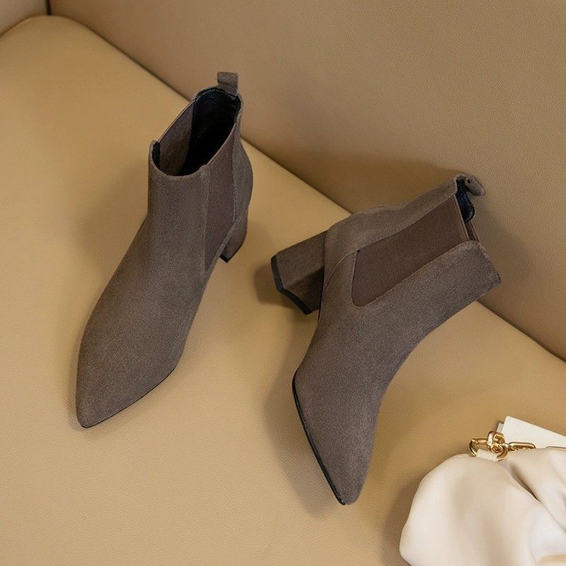 Women s Boots 2024 New Women s Autumn and Winter Pointed Toe One Foot Black Classic Women s Thick Heel Middle Heel Boots 42
Women s Boots 2024 New Women s Autumn and Winter Pointed Toe One Foot Black Classic Women s Thick Heel Middle Heel Boots 42