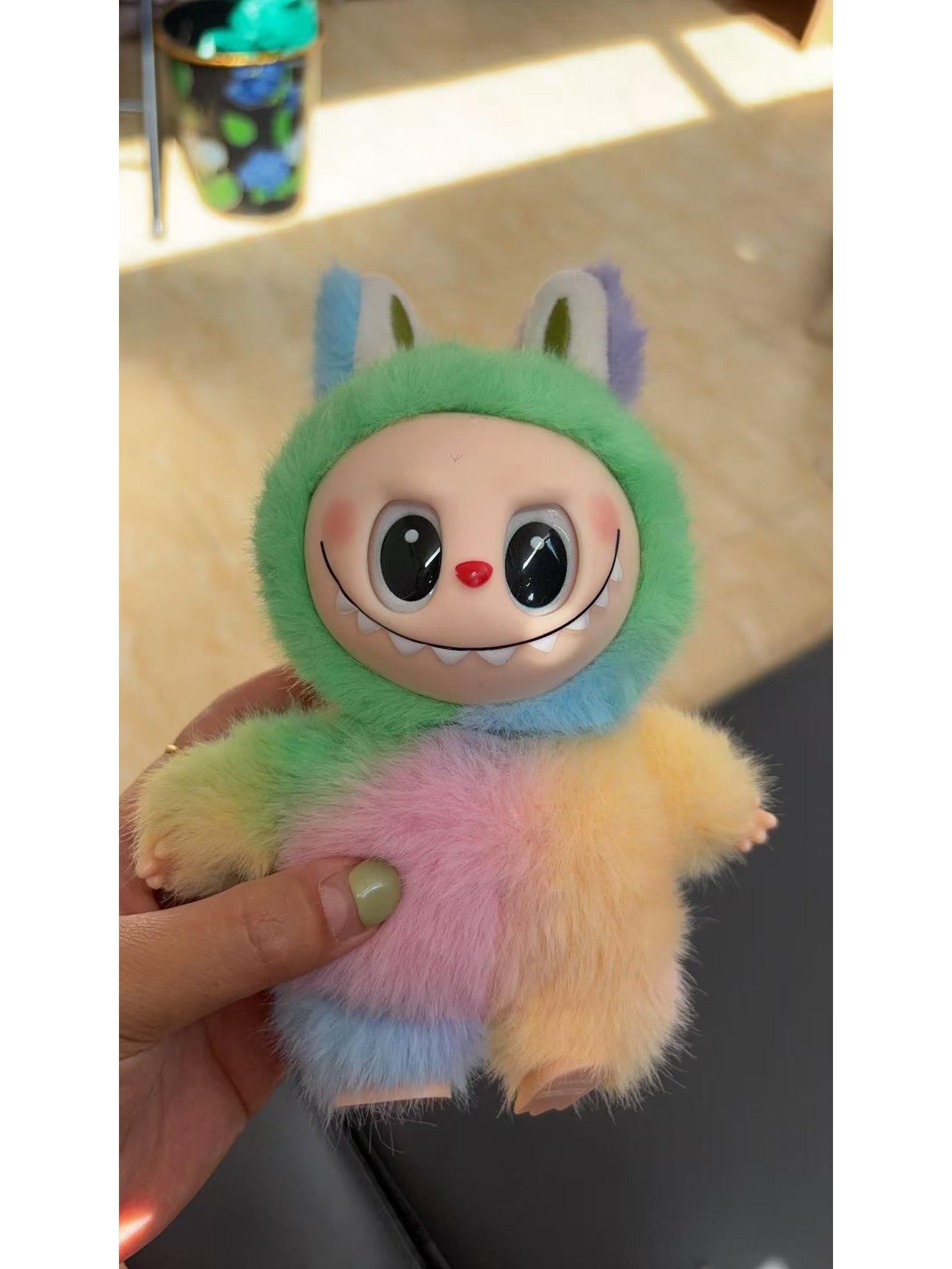 Кукла Лабубу Серия 3 Слепой бокс Виниловая плюшевая игрушка-подвеска 17cm
Кукла Лабубу Серия 3 Слепой бокс Виниловая плюшевая игрушка-подвеска 17cm