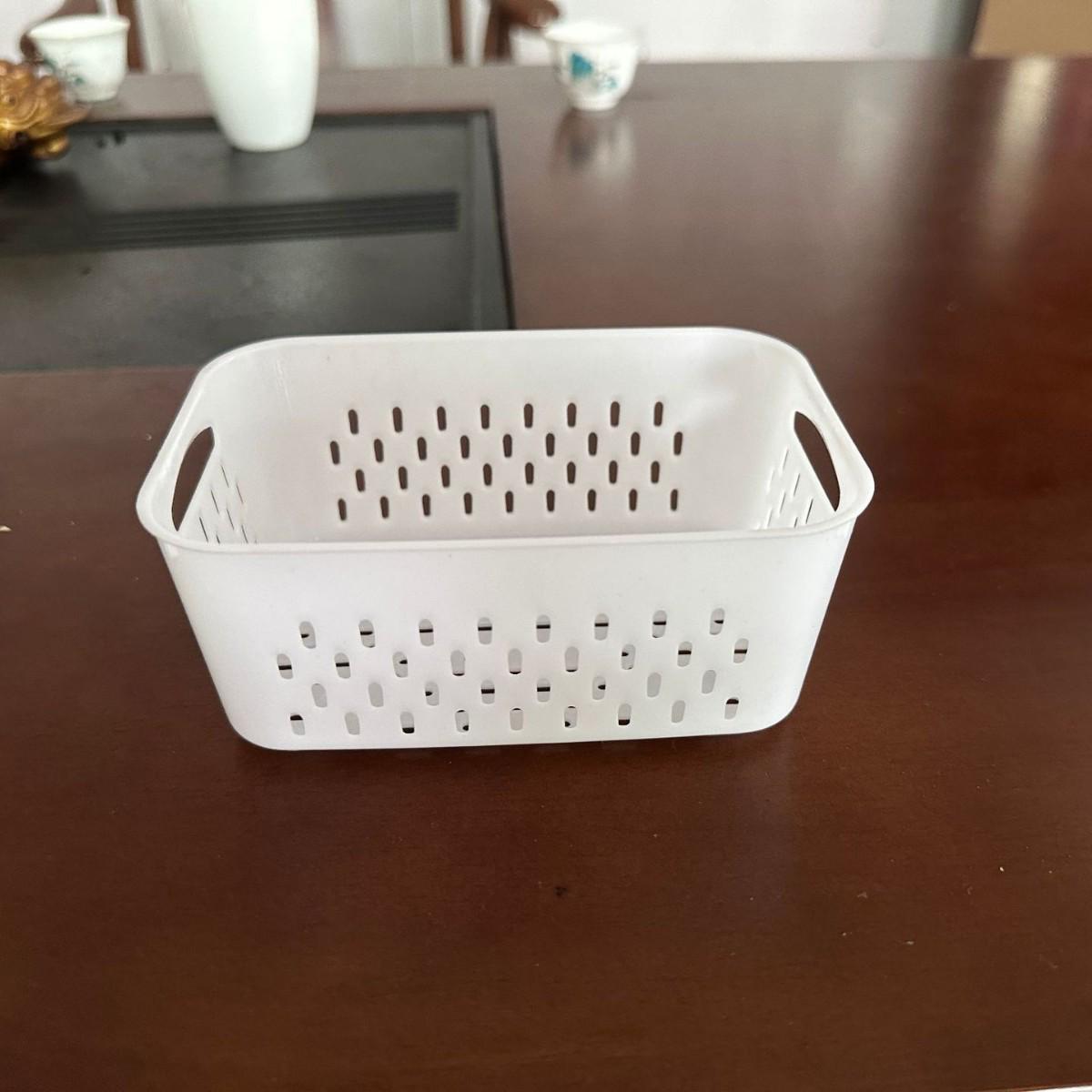 Multi-Purpose Kitchen Storage Box: Microwave & Freezer Safe, Sealed Plastic Container for Fresh Produce and Lunch Storage Blue with Drain Basket
Multi-Purpose Kitchen Storage Box: Microwave & Freezer Safe, Sealed Plastic Container for Fresh Produce and Lunch Storage Blue with Drain Basket