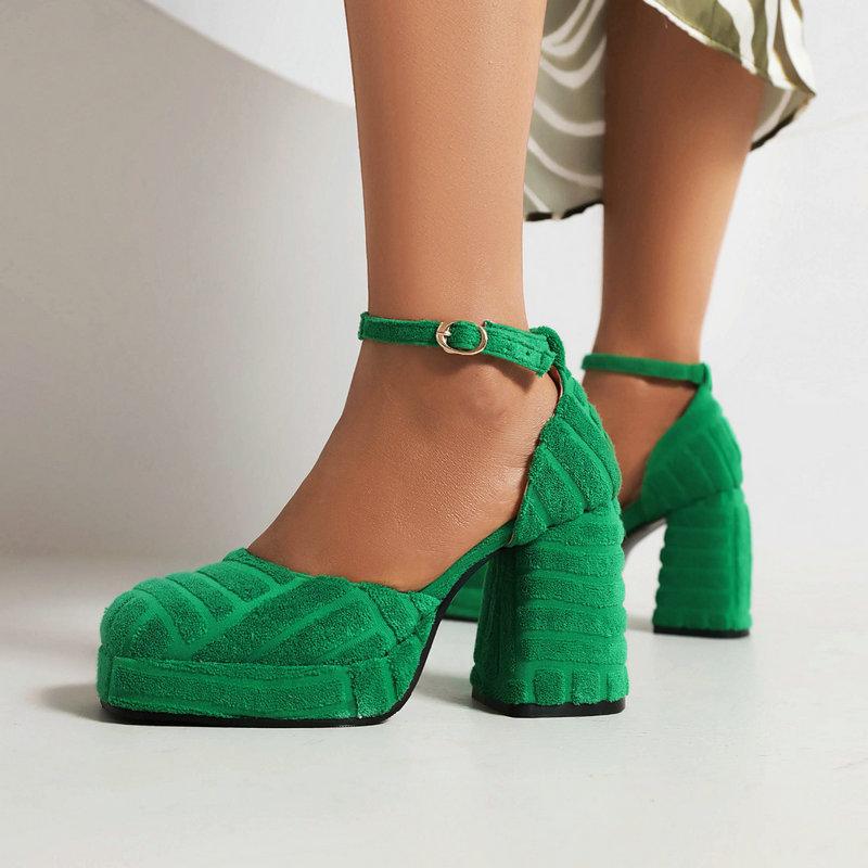 Female summer European and American fashion waterproof table square head hollow thick heel bag head hate sky high towel cloth high heel catwalk 35 чёрный
Female summer European and American fashion waterproof table square head hollow thick heel bag head hate sky high towel cloth high heel catwalk 35 чёрный